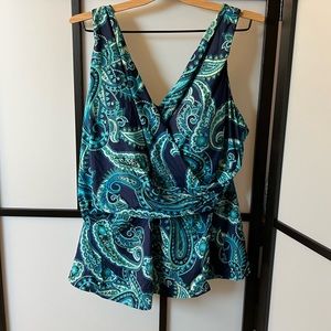 Lands End Wrap Tankini Swim top. 18D. EUC. Soft cup. Deep Sea Paisley.